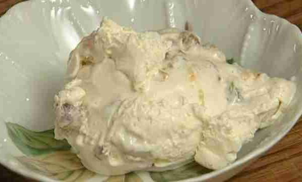 Морозиво з сухофруктами, горіхами та ромом