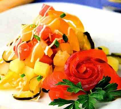 Салат з філе горбуші гарячого копчення та солодким перцем