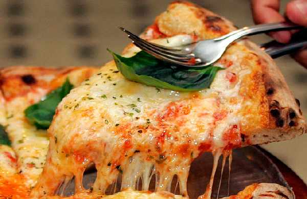 Піца по-неаполітанськи з рибним філе