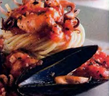 Спагеті з морепродуктами (з вином)